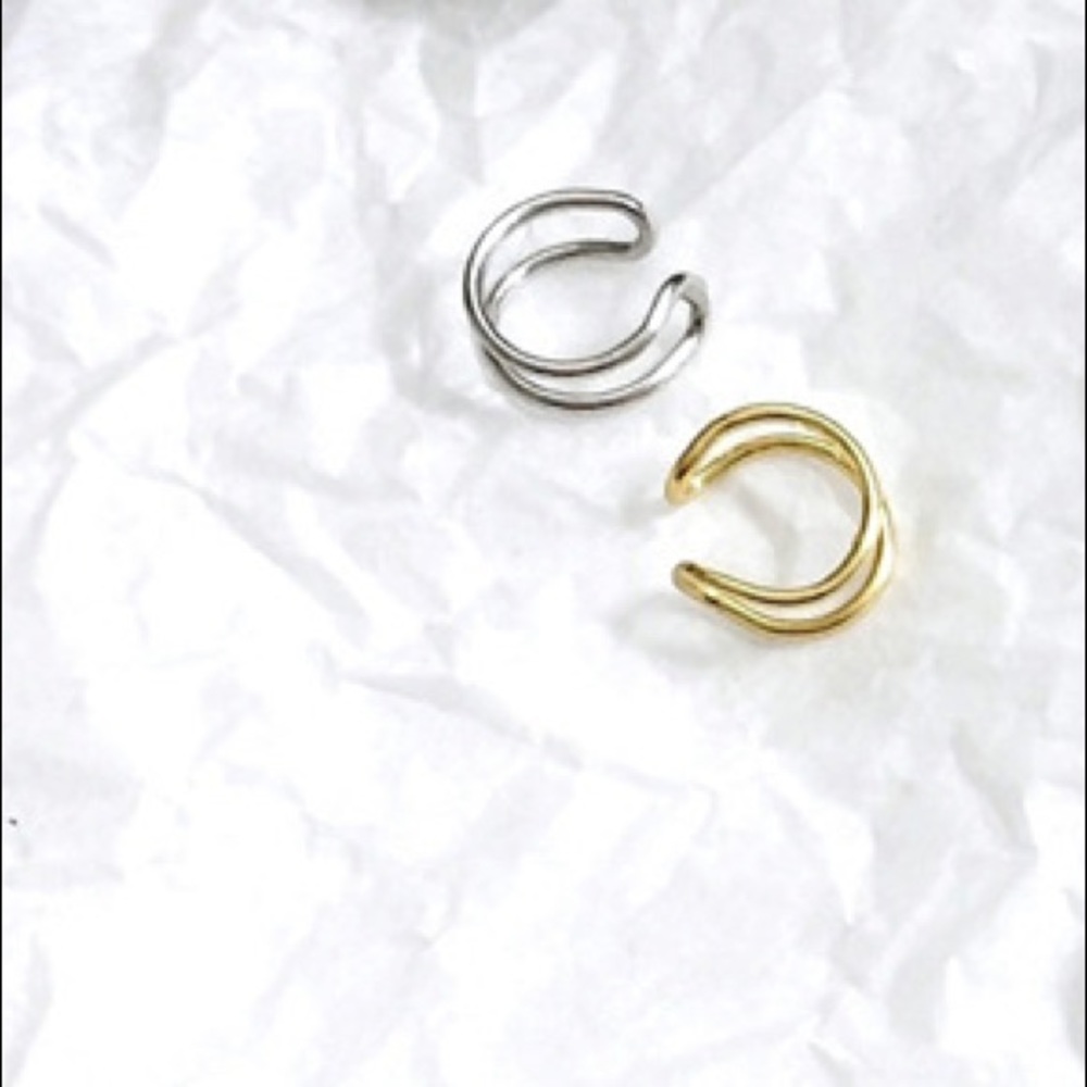 🔥 NWT! 2 pieces Round circle ear clip 2 colors